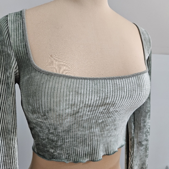 Out From Under Urban Outfitters Green Velvet Long Sleeve Square Neck Crop Top S - Picture 6 of 15